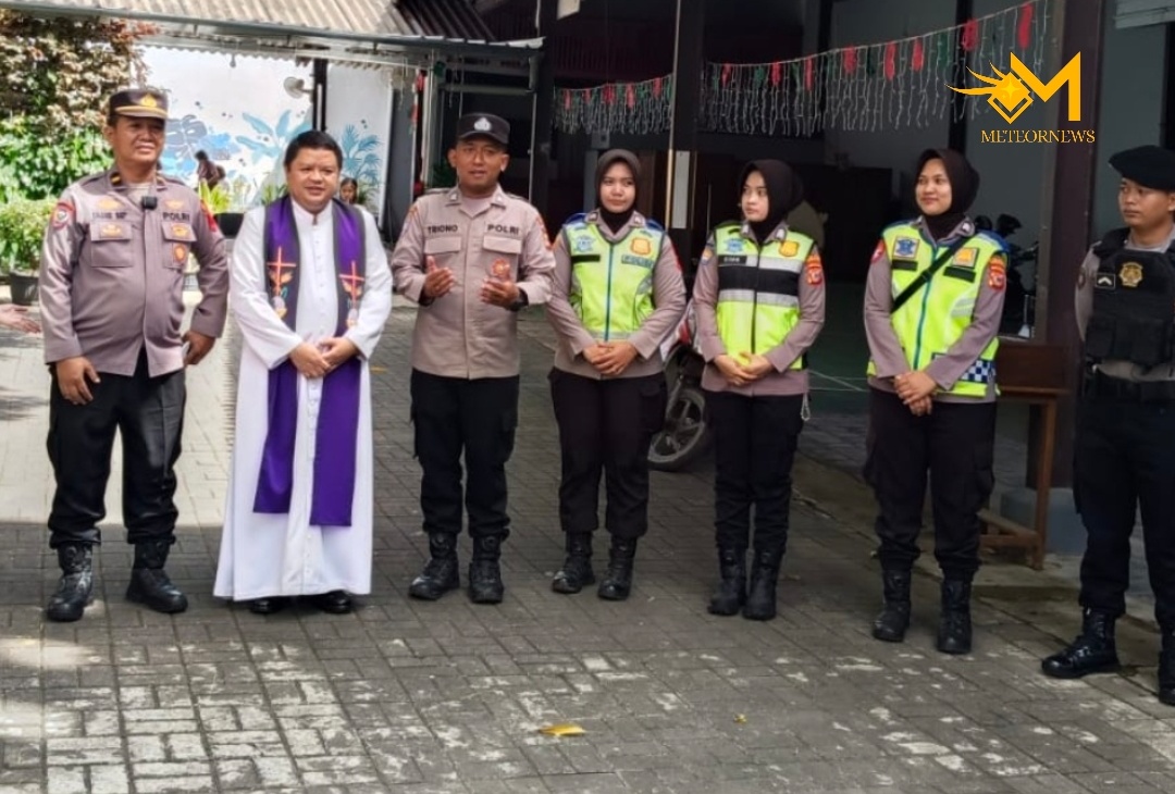 Perayaan Natal, Satgas Preventif Polres Indramayu Sampaikan Himbauan Kamtibmas di Sejumlah Tempat Ibadah.